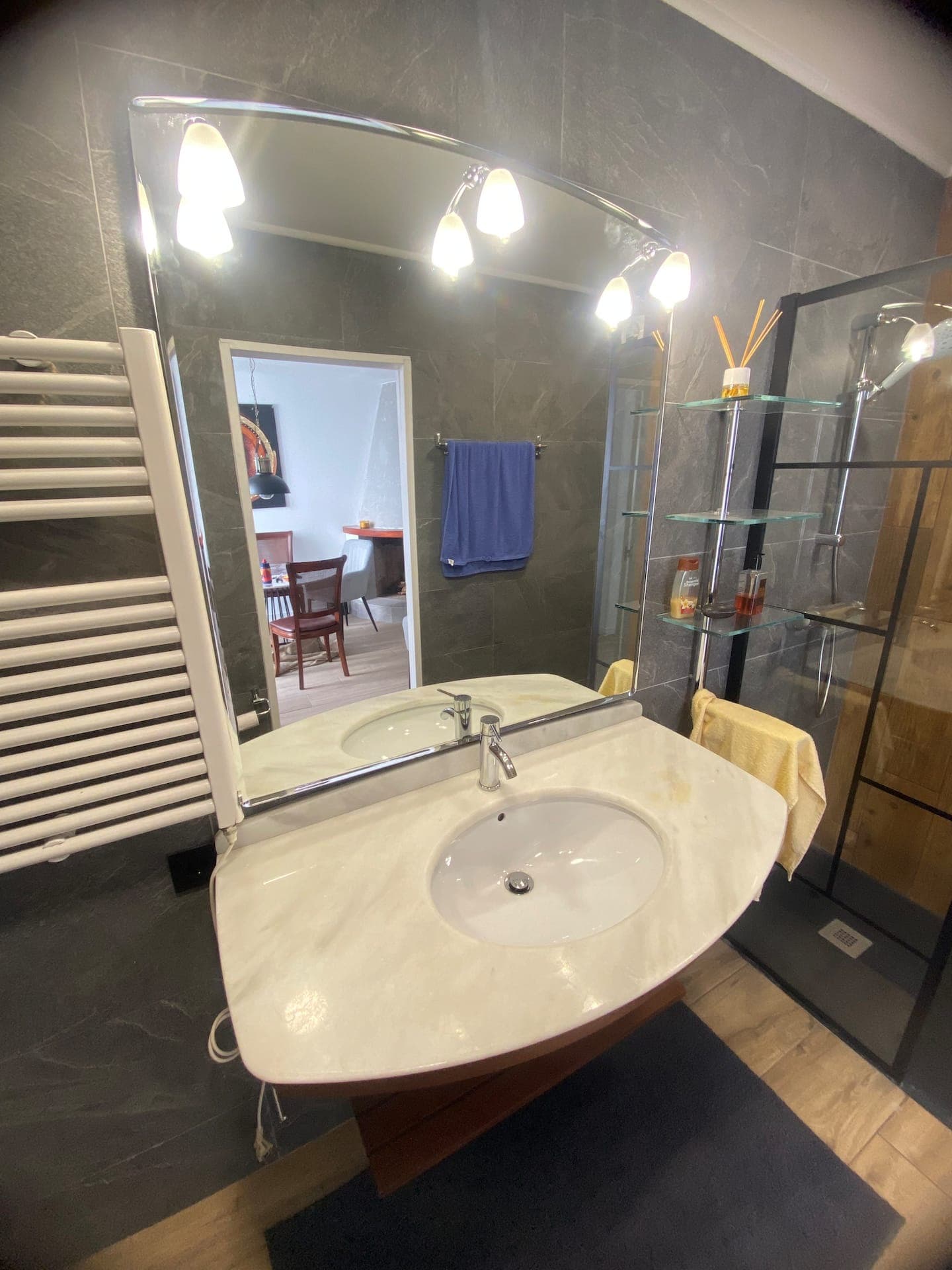 Bathroom 1: vanity