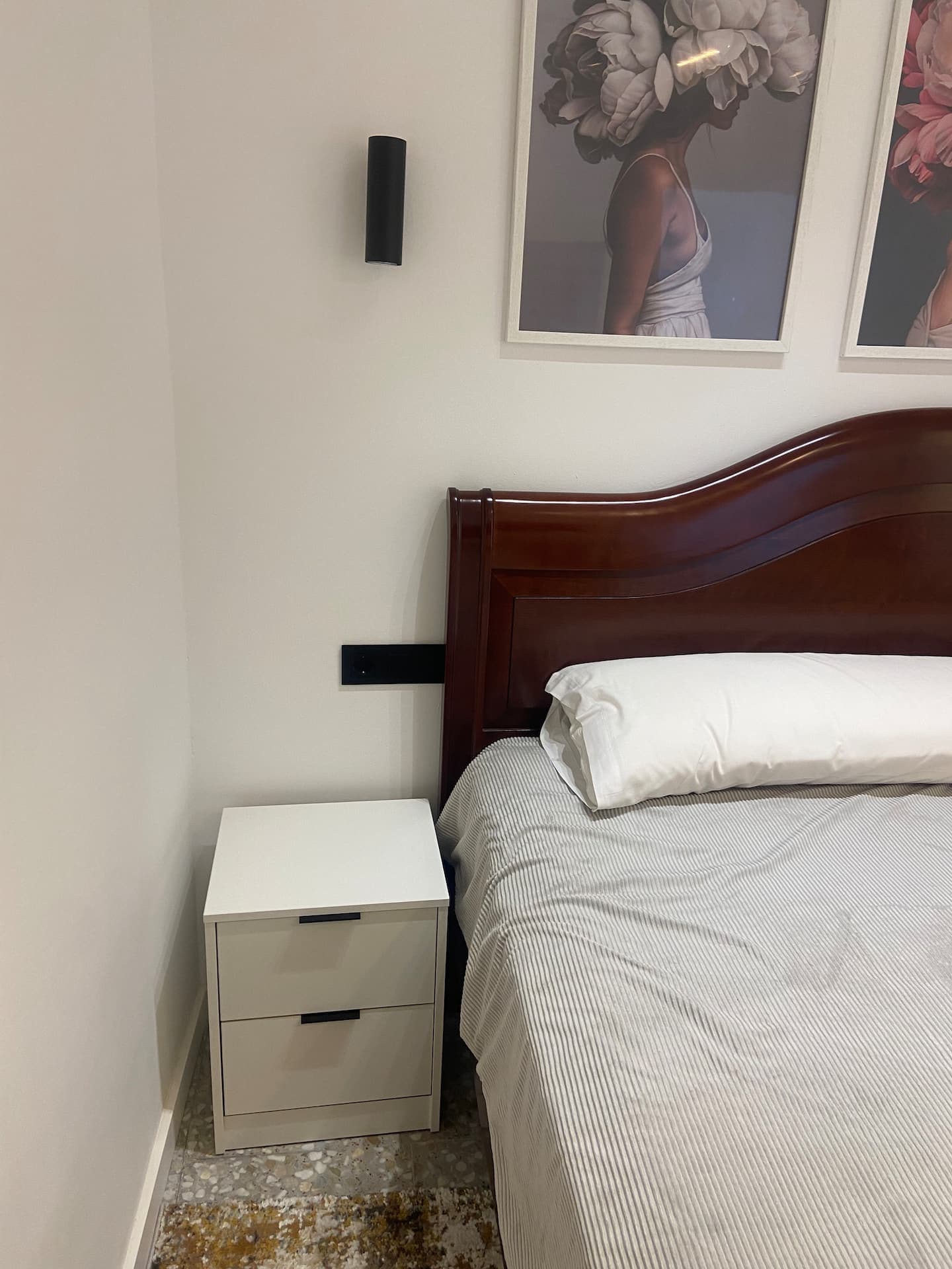 Bedroom 1: bedside