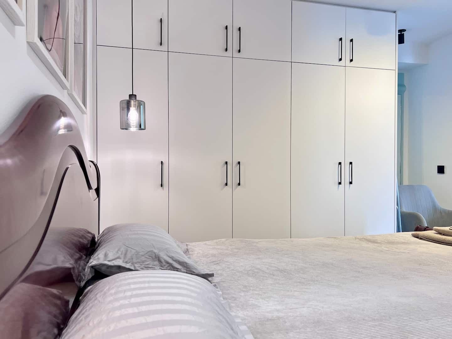 Bedroom 1: built-in wardrobes