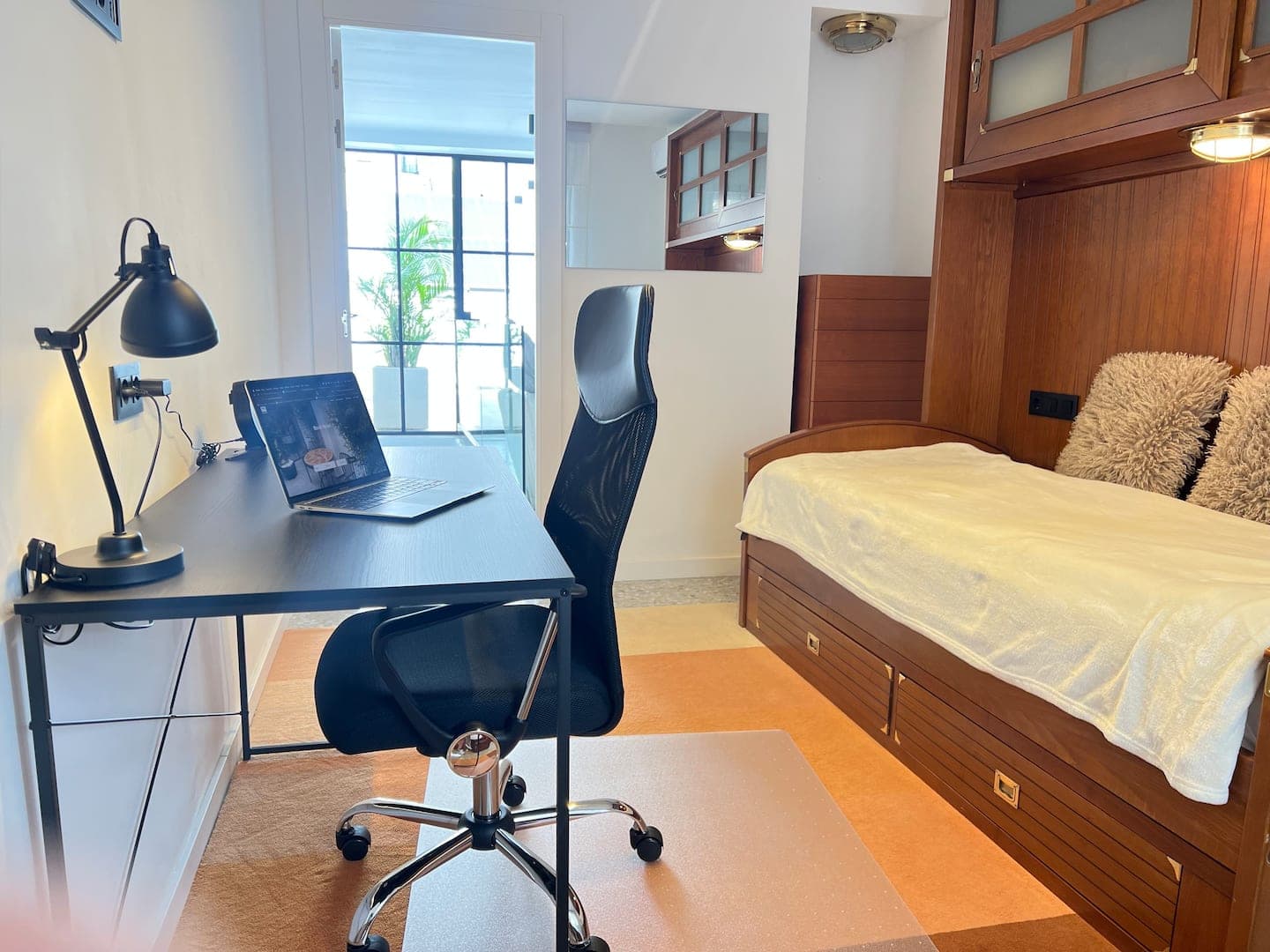 Bedroom 3: single bed and desk